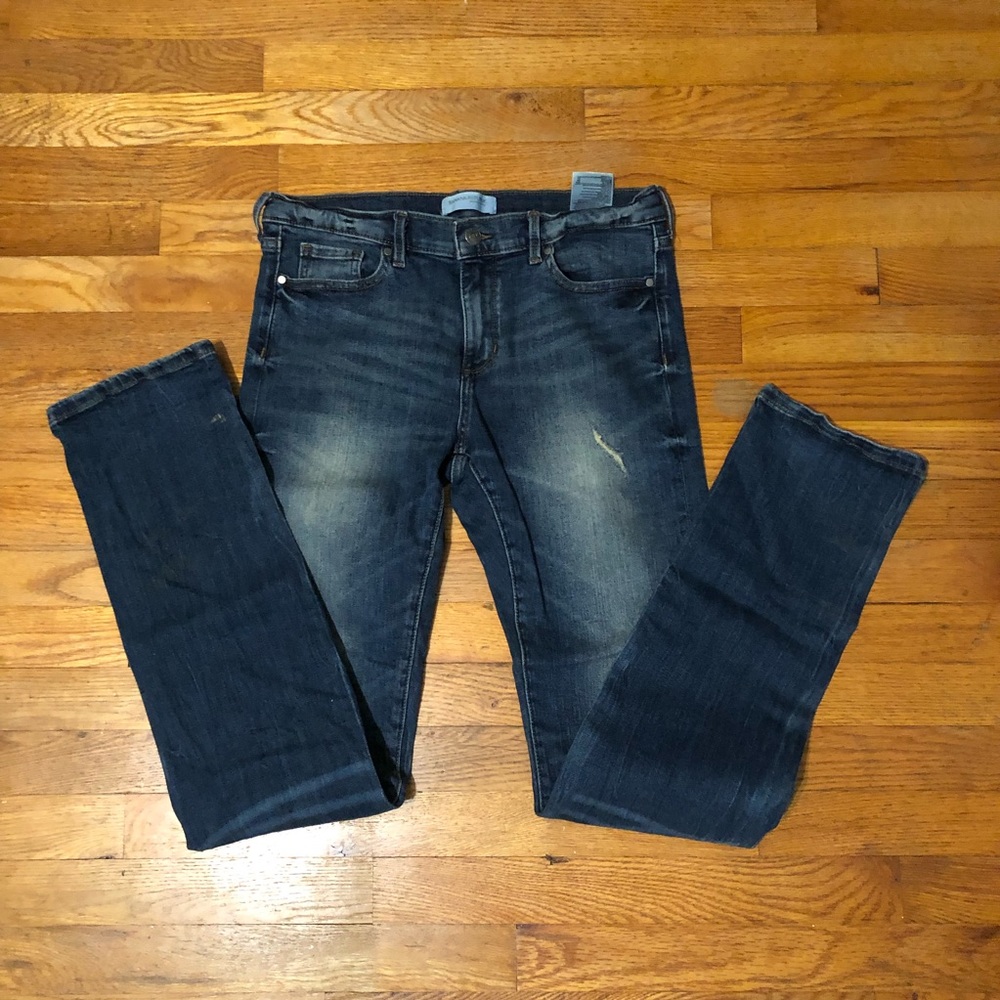 BR medium wash distressed 28L straight leg jean